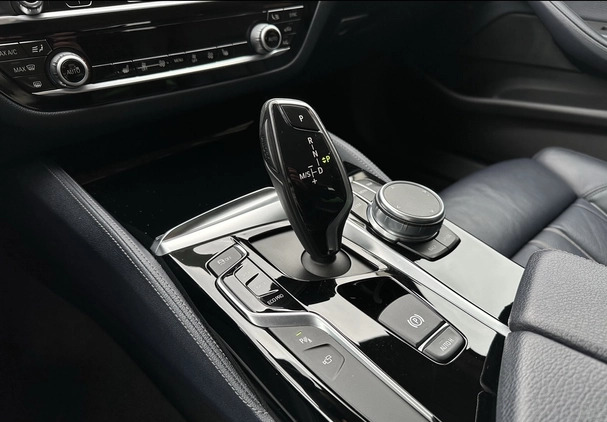 BMW Seria 5 cena 153000 przebieg: 97000, rok produkcji 2017 z Pleszew małe 191